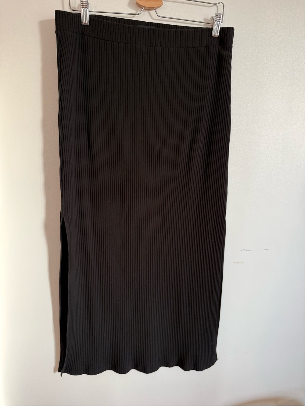 Reitmans Black Ribbed Pull-On Maxi Skirt Side Slit Size Large